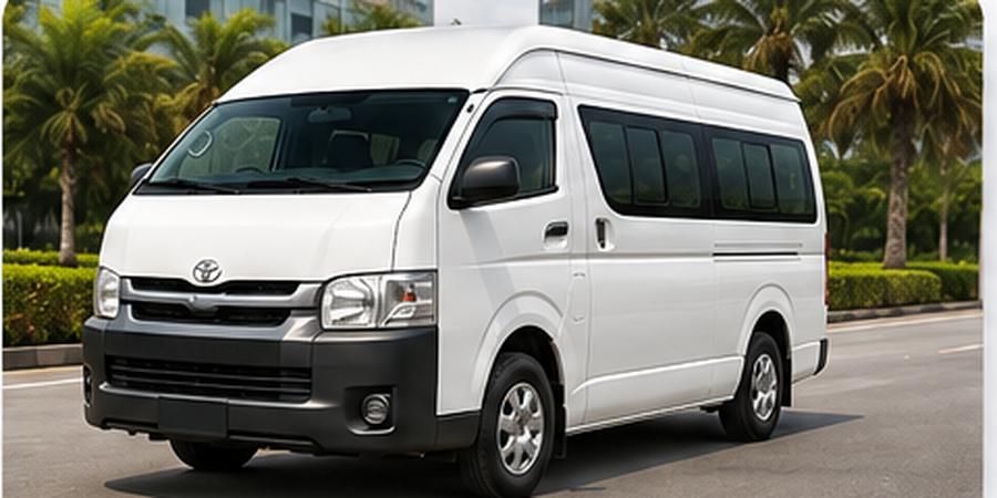 Minibus Hyace utilisé pour le transport de marchandises entre villes